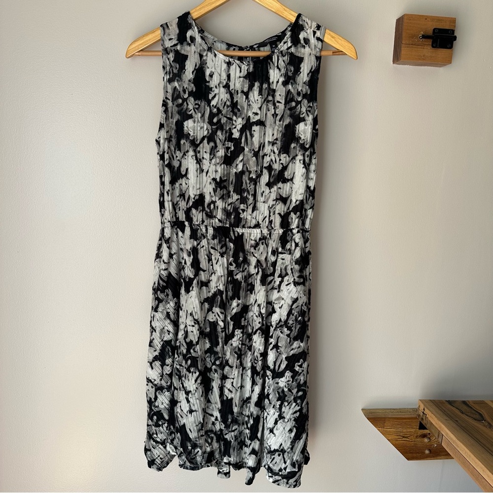 Simply Vera Vera Wang black and grey pattern above the knee wear to work dress